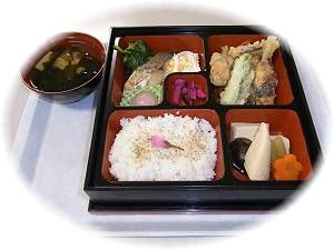 お花見のお弁当3.JPG