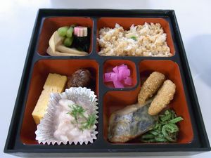 職員用お花見弁当.jpg