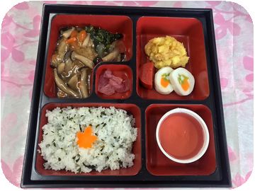 秋の彩り弁当.jpg